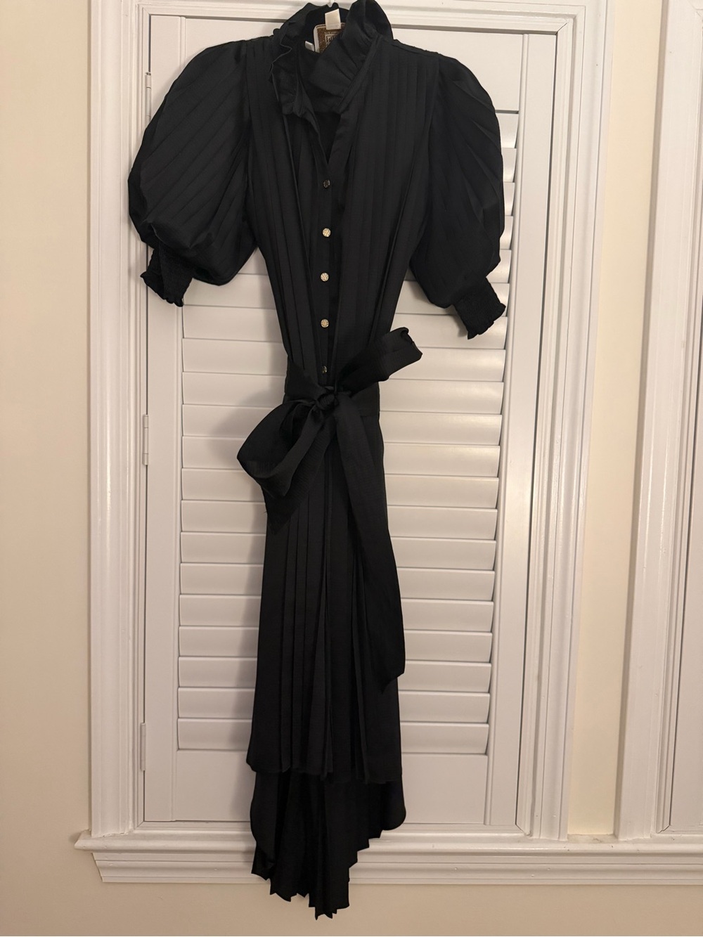 Emily McCarthy Black Pleated Puff-Sleeve Midi Dress